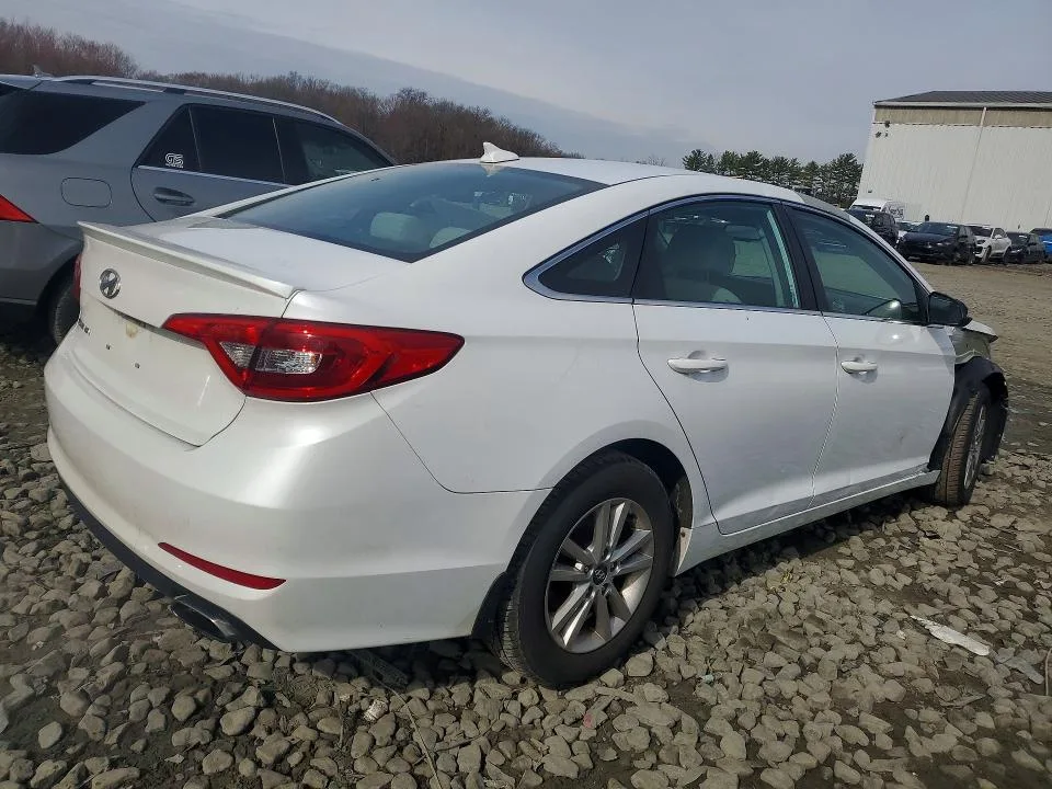 5NPE24AF2FH215711 — 2015 HYUNDAI SONATA photo 3