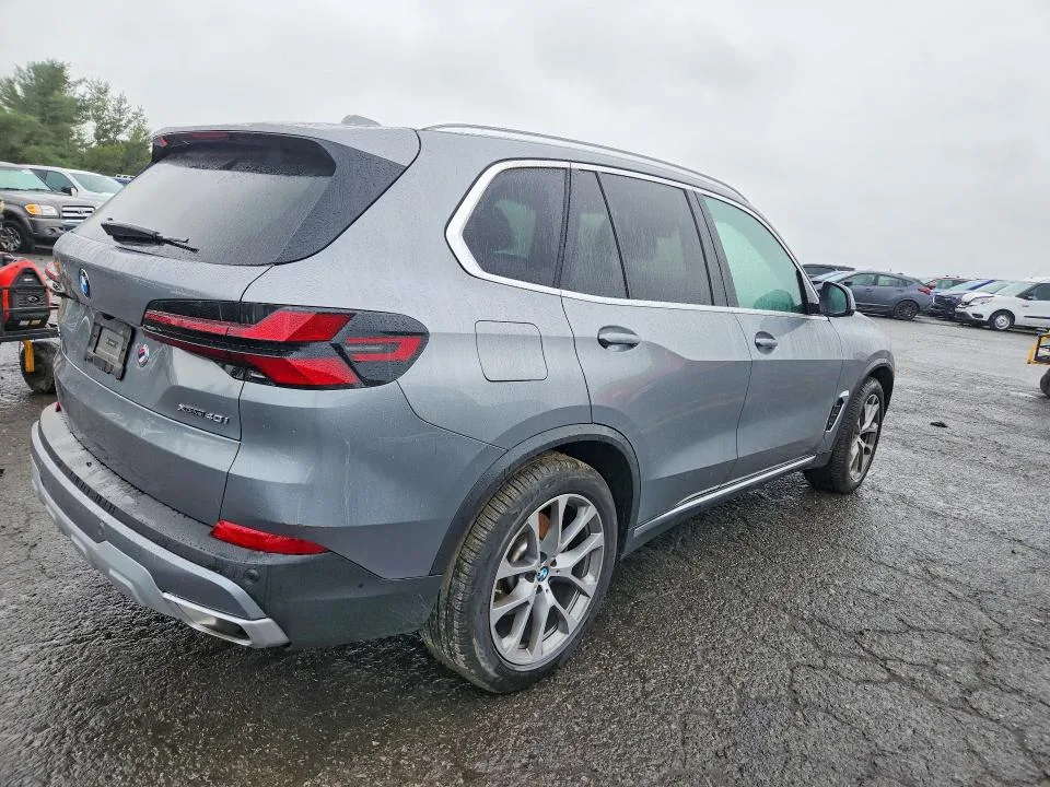 5UX23EU04R9V17963 — 2024 BMW X5 photo 3