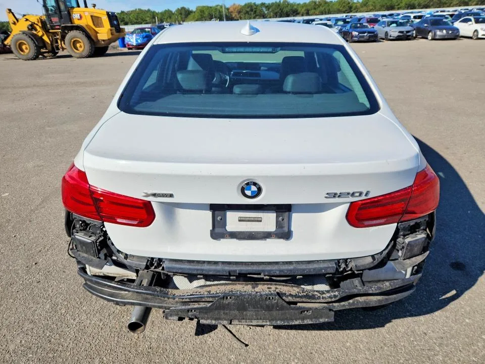 WBA8E5G53JNV03008 — 2018 BMW 320 photo 6