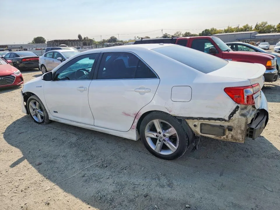 4T1BD1FKXEU130830 — 2014 TOYOTA CAMRY HYBRID photo 2