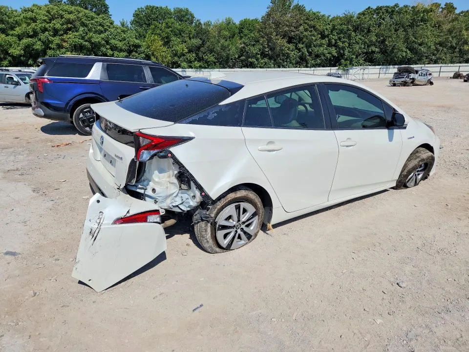 JTDKARFU5G3003134 — 2016 TOYOTA PRIUS photo 3