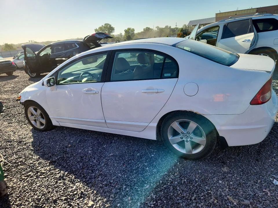 1HGFA16948L072639 — 2008 HONDA CIVIC photo 2