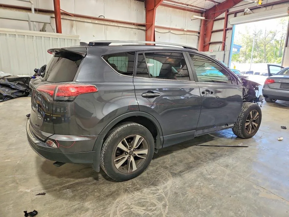 JTMRFREV4HD218087 — 2017 TOYOTA RAV4 photo 3