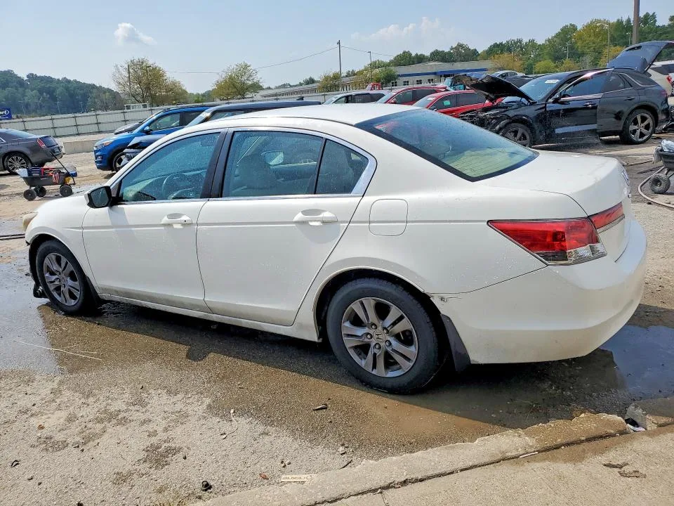 1HGCP2F62CA037454 — 2012 HONDA ACCORD photo 2