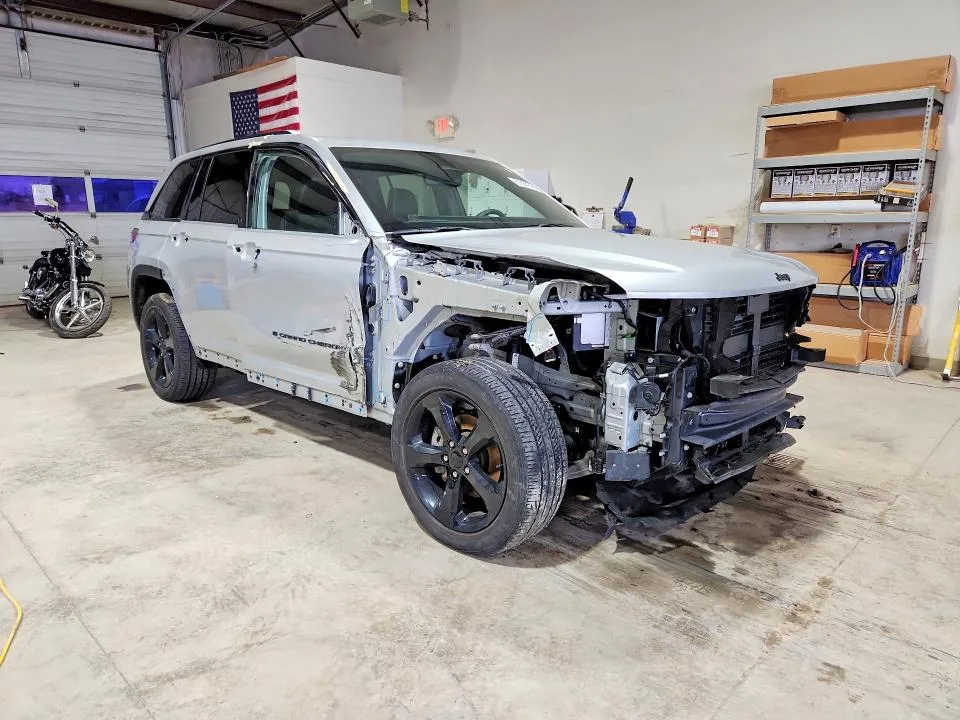 1C4RJHAG7P8765670 — 2023 JEEP GRAND CHEROKEE photo 4