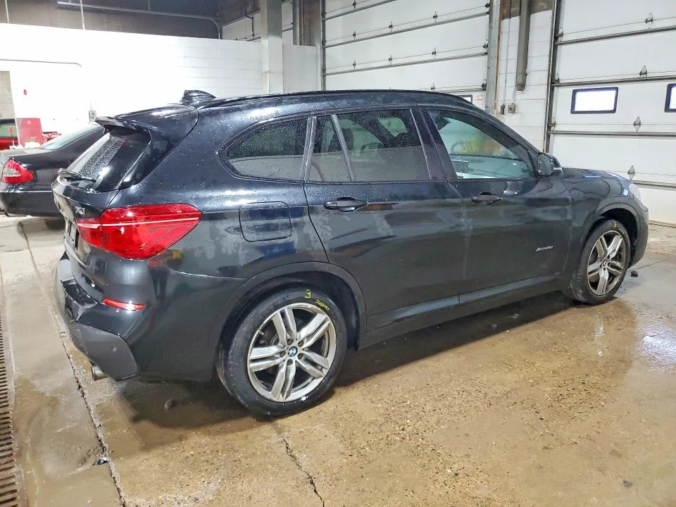 WBXHT3C30H5F75589 — 2017 BMW X1 photo 3