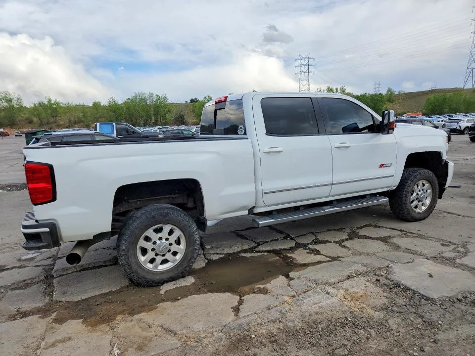 1GC4KZCY4JF261616 — 2018 CHEVROLET SILVERADO photo 3