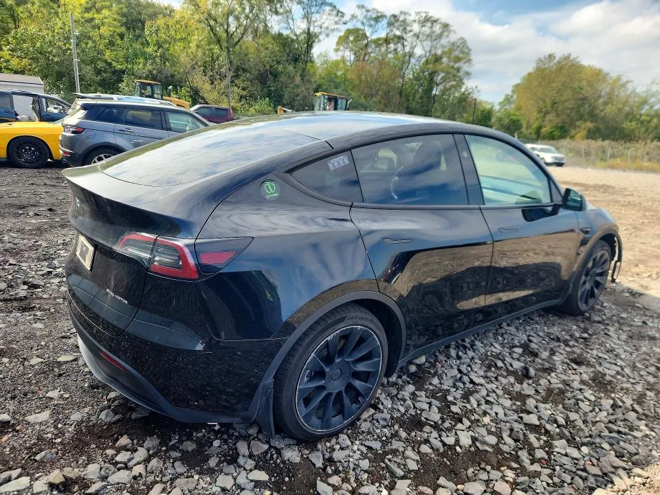 7SAYGAEE2PF921238 — 2023 TESLA MODEL Y photo 3