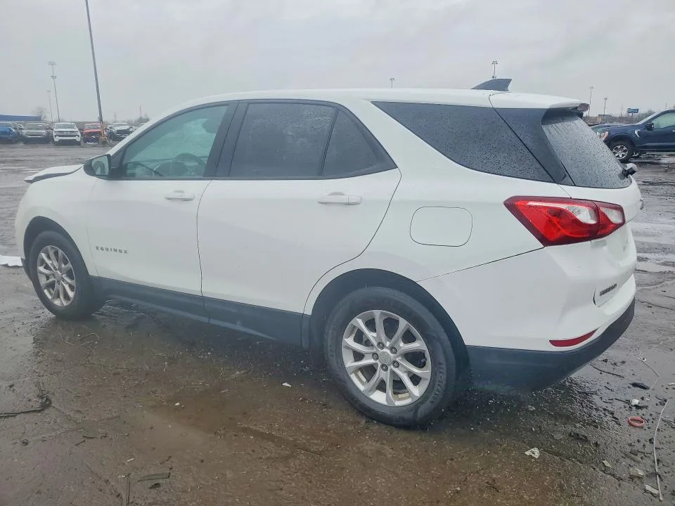 3GNAXSEV9LS671946 — 2020 CHEVROLET EQUINOX photo 2