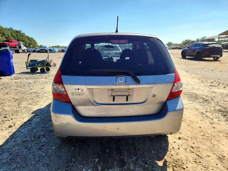 JHMGD38458S010355 — 2008 HONDA FIT photo 6