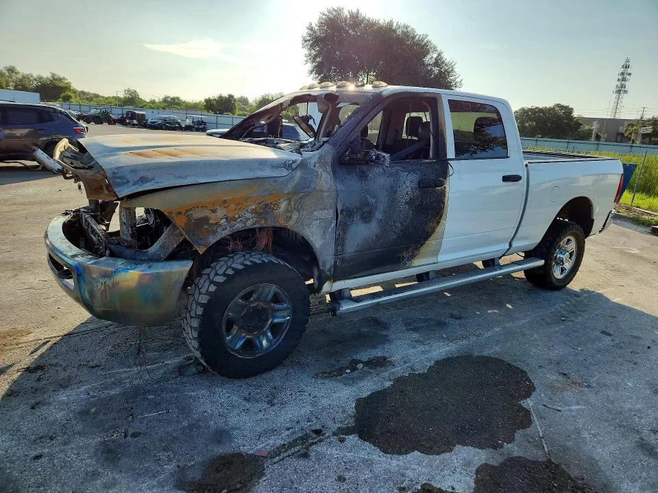 3C6UR5CJ9GG161811 — 2016 RAM 2500