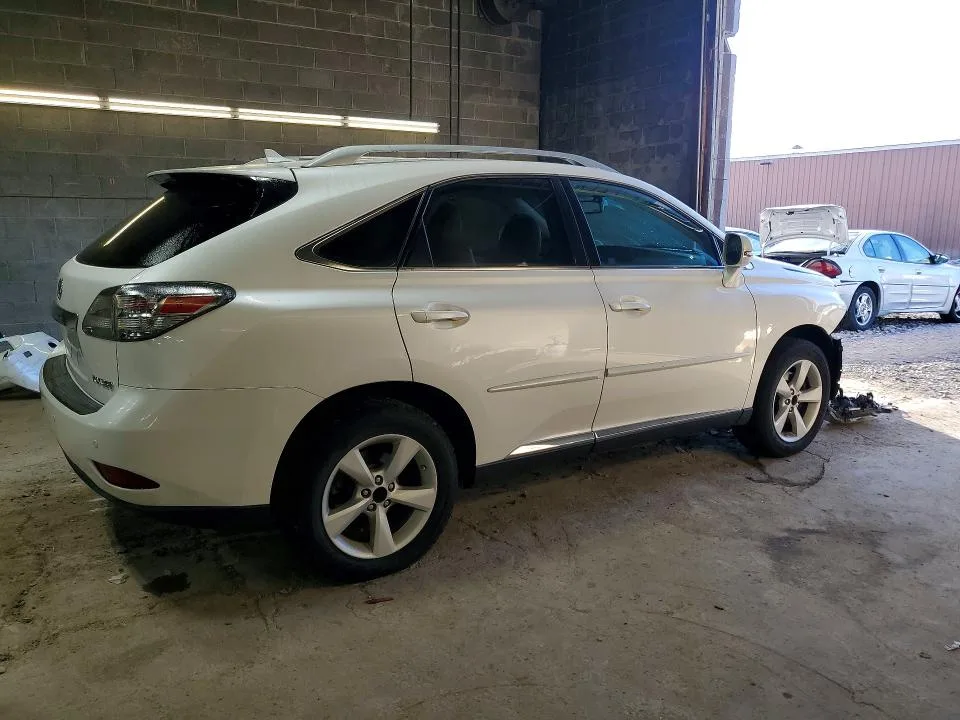 2T2BK1BA1BC119436 — 2011 LEXUS RX photo 3