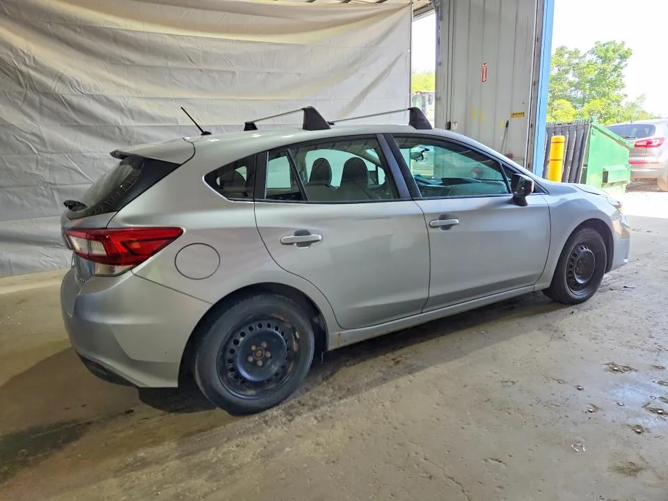 4S3GTAA65J1717312 — 2018 SUBARU IMPREZA photo 3