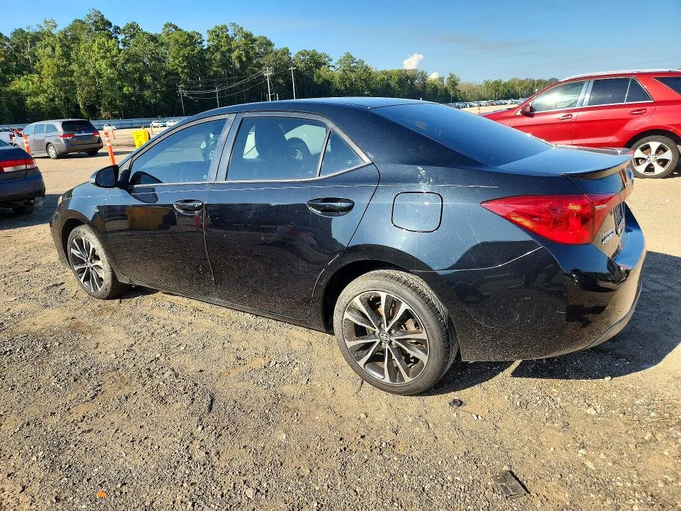 5YFBURHE1JP757658 — 2018 TOYOTA COROLLA photo 2