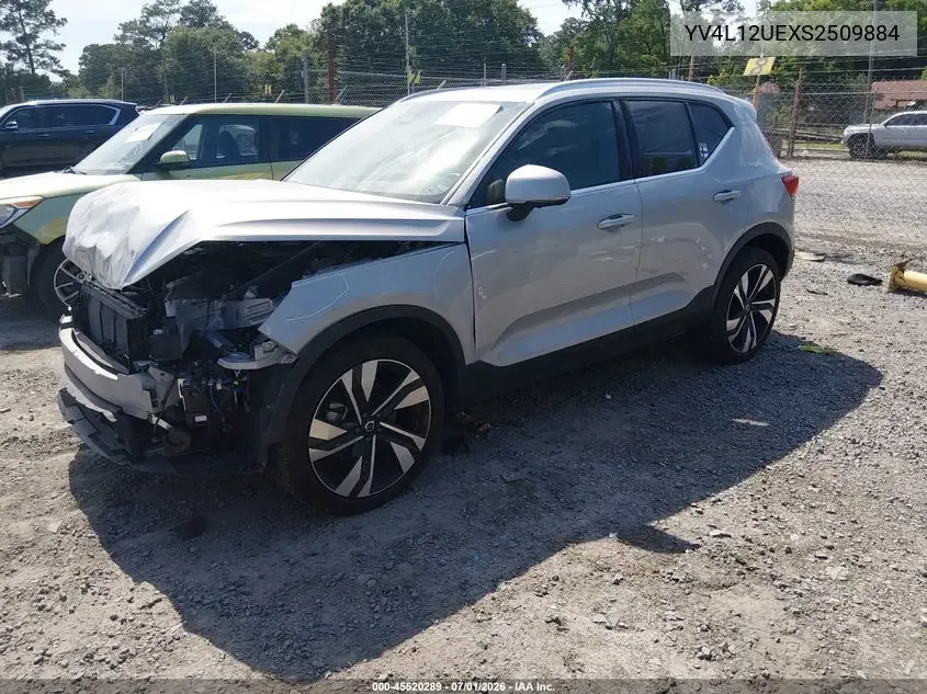 YV4L12UEXS2509884 — 2025 Volvo XC40 photo 3