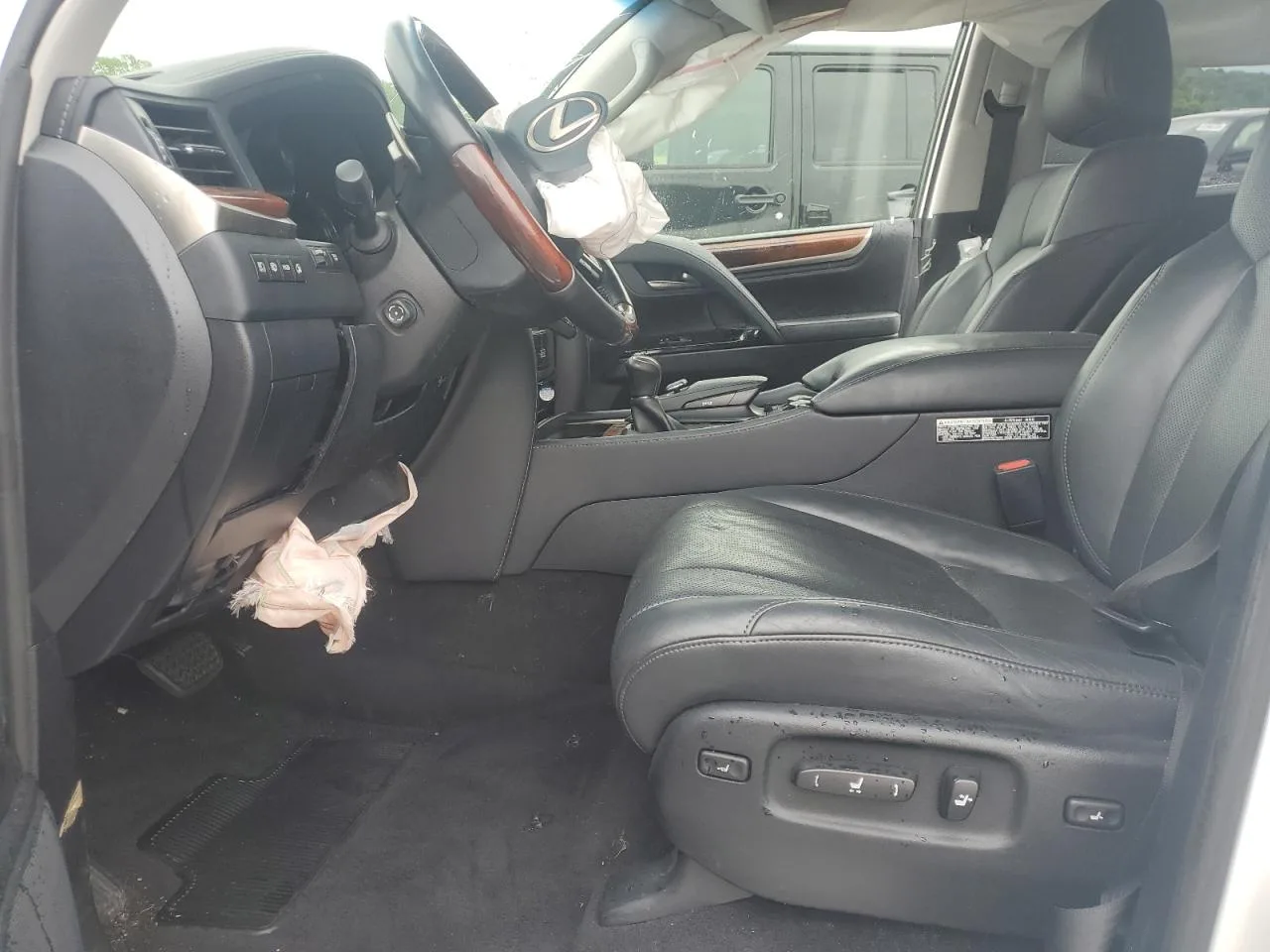 JTJDY7AX8L4316755 — 2020 LEXUS LX photo 5