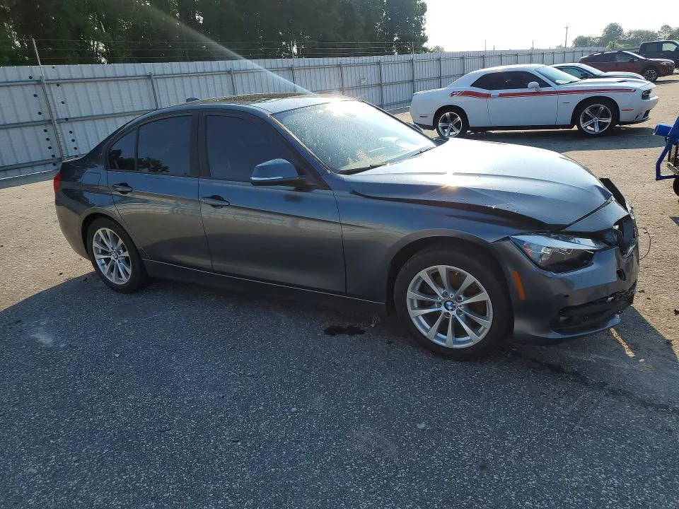 WBA8E1G39HNU16523 — 2017 BMW 320 photo 4
