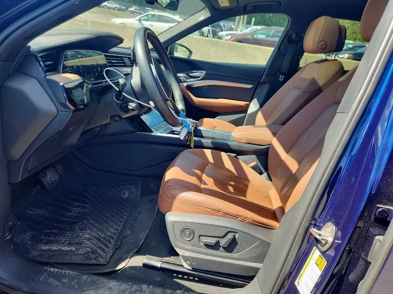 WA1AAAGE1NB033717 — 2022 AUDI E-TRON photo 7
