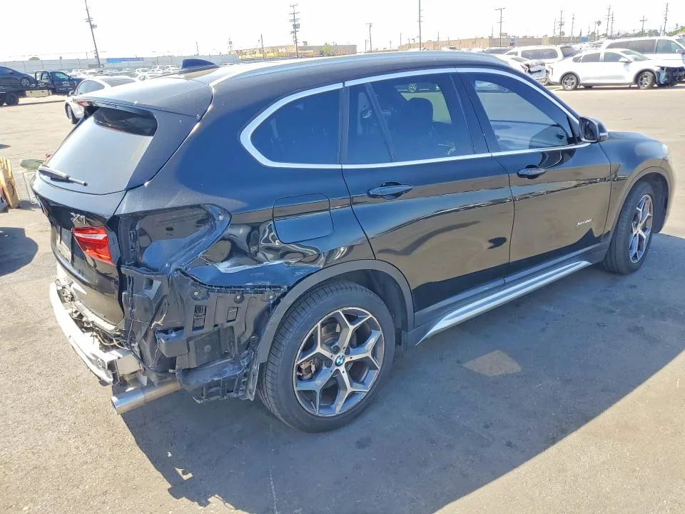WBXHT3Z38J4A66773 — 2018 BMW X1 photo 3