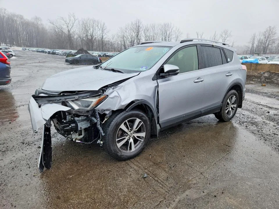 JTMRFREV2JD247917 — 2018 TOYOTA RAV4 photo 1