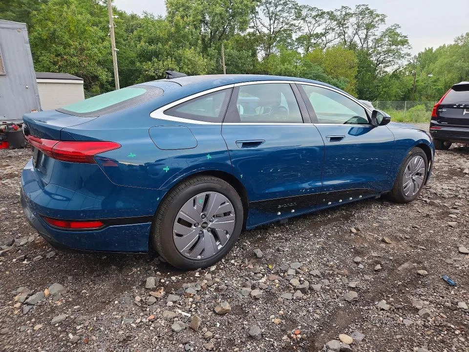 WAUFFAFC8FN010140 — 2025 AUDI A6 E-TRON photo 3