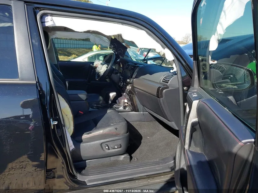 JTELU5JR1P6143313 — 2023 TOYOTA 4Runner photo 3