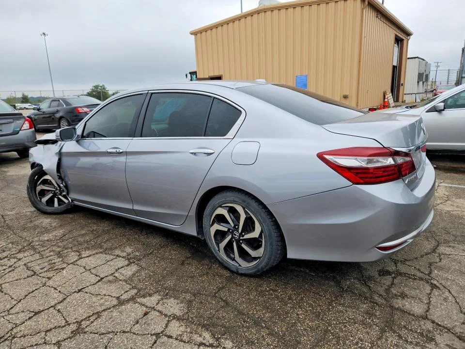 1HGCR2F95HA235845 — 2017 HONDA ACCORD photo 2