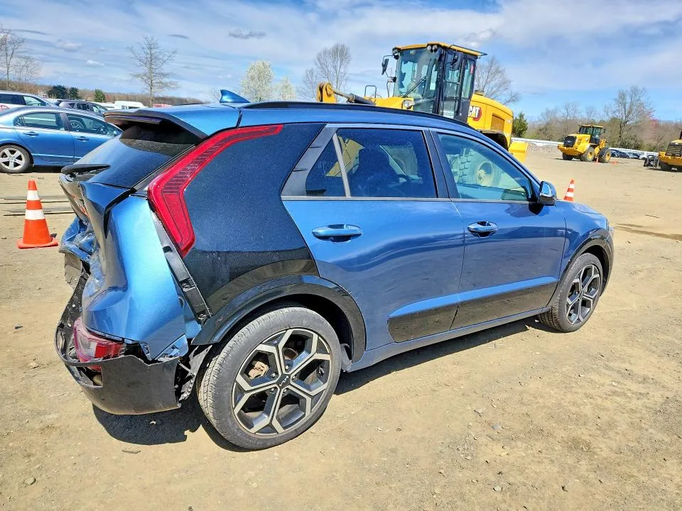 KNDCR3LF2P5043224 — 2023 KIA NIRO PLUG-IN HYBRID photo 3