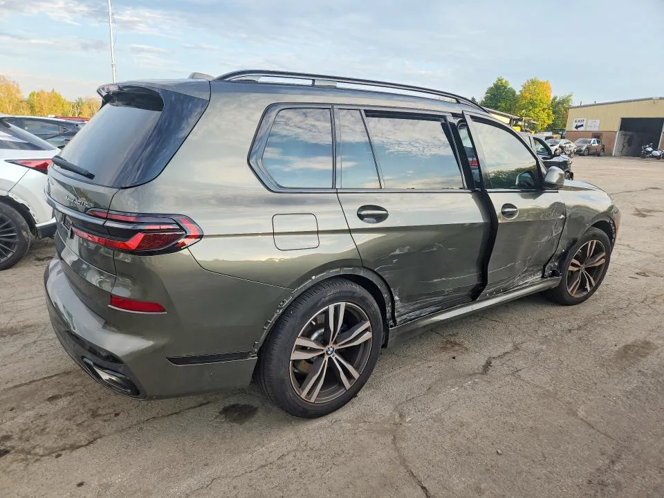 5UX23EM07R9V96478 — 2024 BMW X7 photo 3