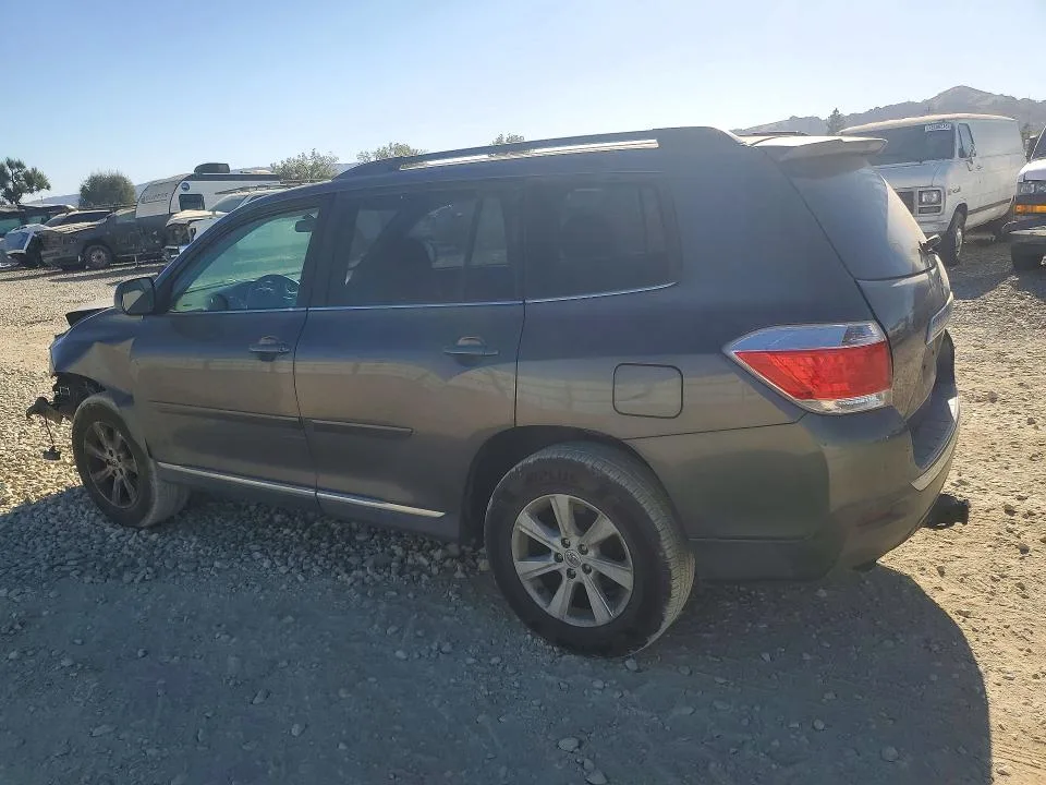 5TDBK3EH3DS274458 — 2013 TOYOTA HIGHLANDER photo 2