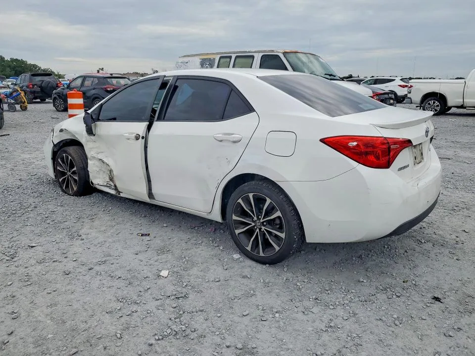5YFBURHE7HP698805 — 2017 TOYOTA COROLLA photo 2