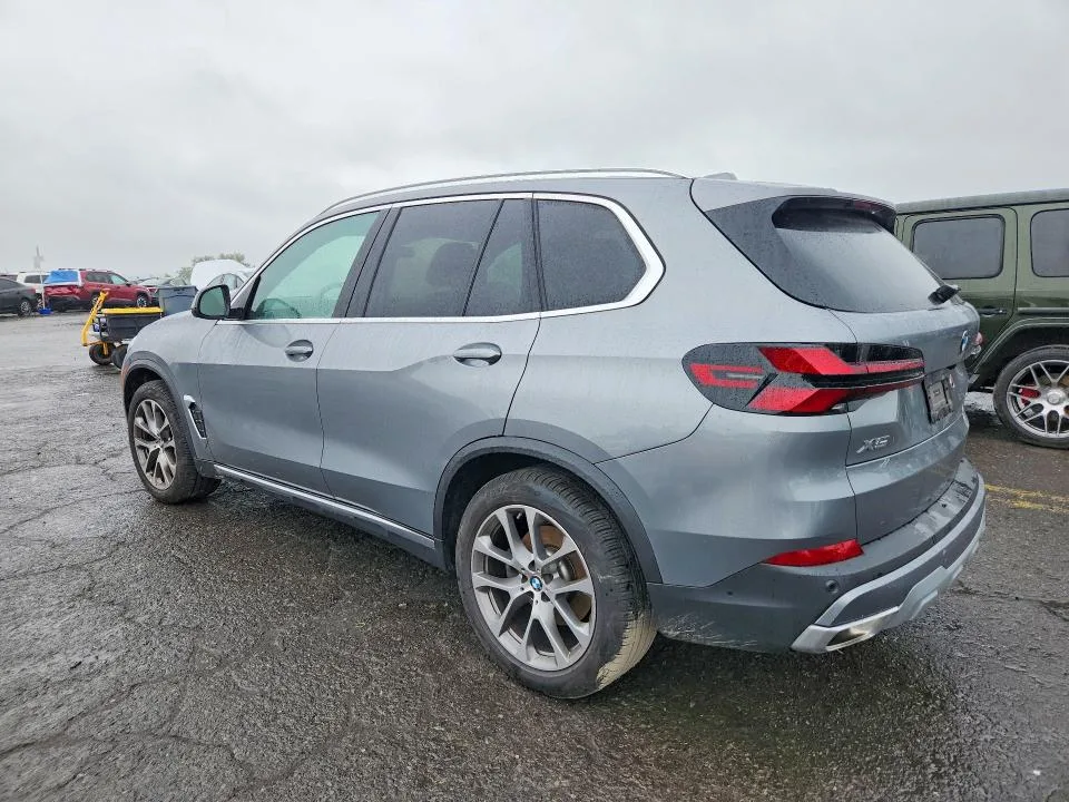 5UX23EU04R9V17963 — 2024 BMW X5 photo 2