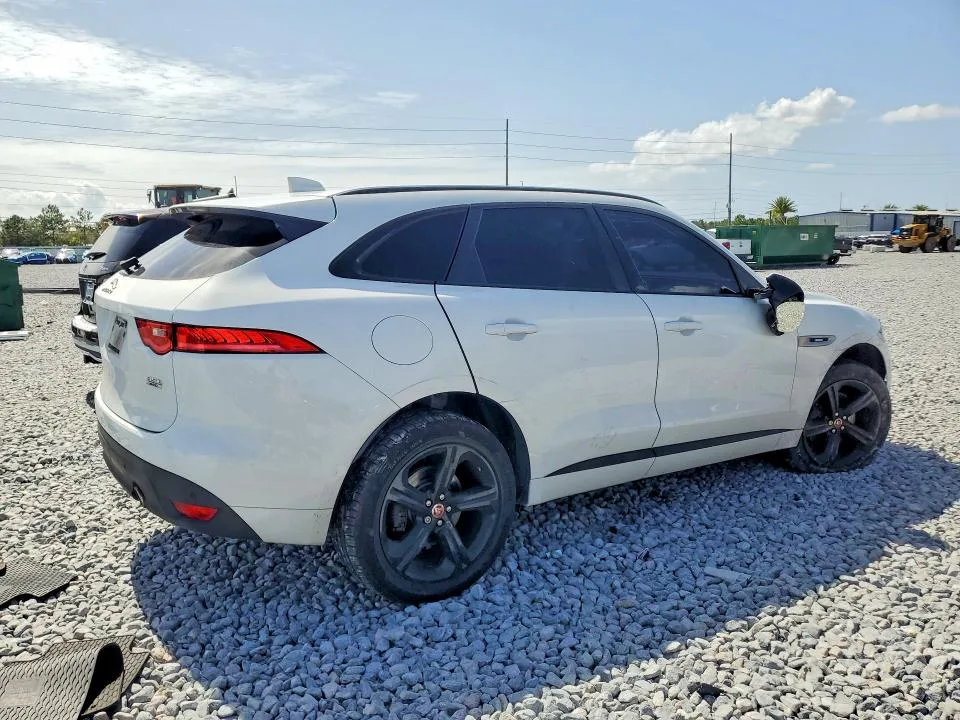 SADCL2EV1JA246091 — 2018 JAGUAR F-PACE photo 3