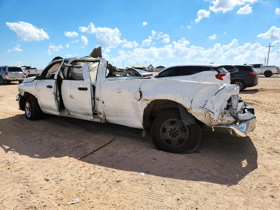 3C6UR5HL4HG589359 — 2017 RAM 2500 photo 2