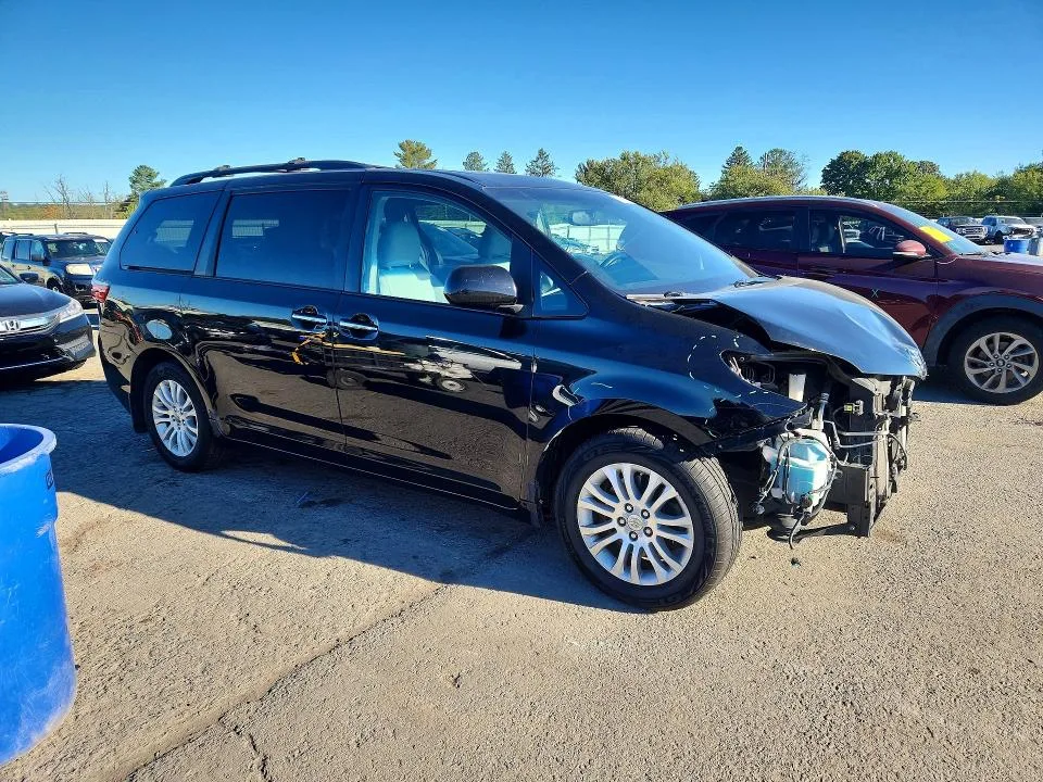 5TDYK3DC6GS758323 — 2016 TOYOTA SIENNA photo 4