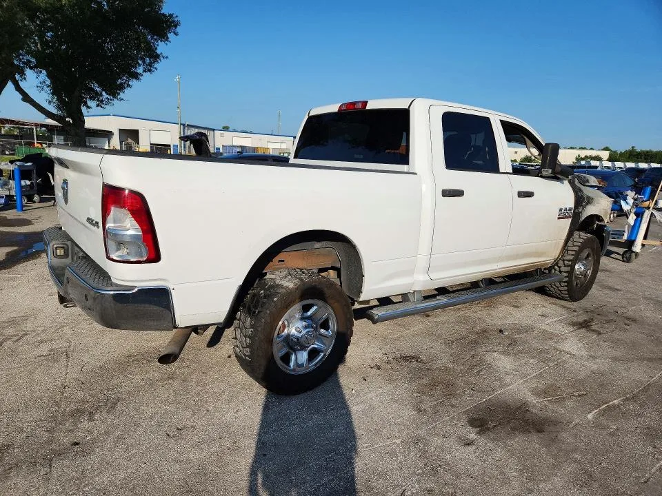3C6UR5CJ9GG161811 — 2016 RAM 2500 photo 3