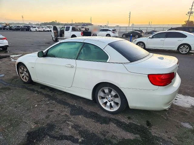 WBADW3C56BE539945 — 2011 BMW 328 photo 2