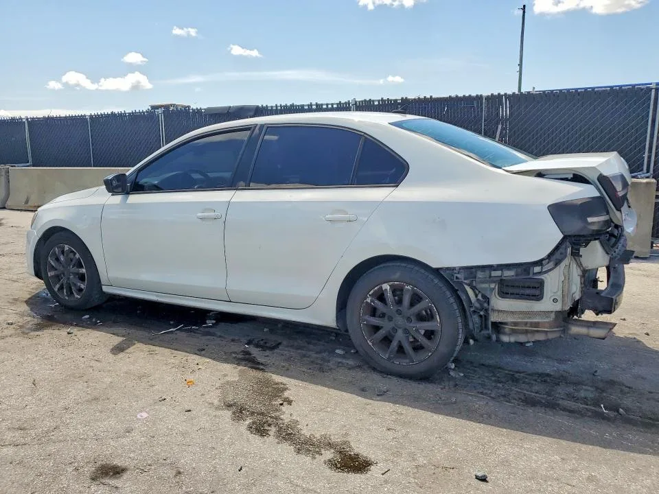 3VWD17AJ6FM355515 — 2015 VOLKSWAGEN JETTA photo 2