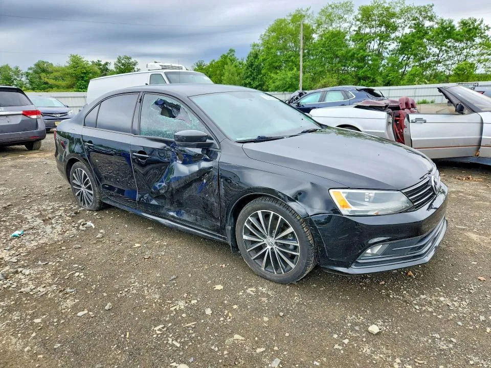 3VWD17AJ7GM237250 — 2016 VOLKSWAGEN JETTA photo 4