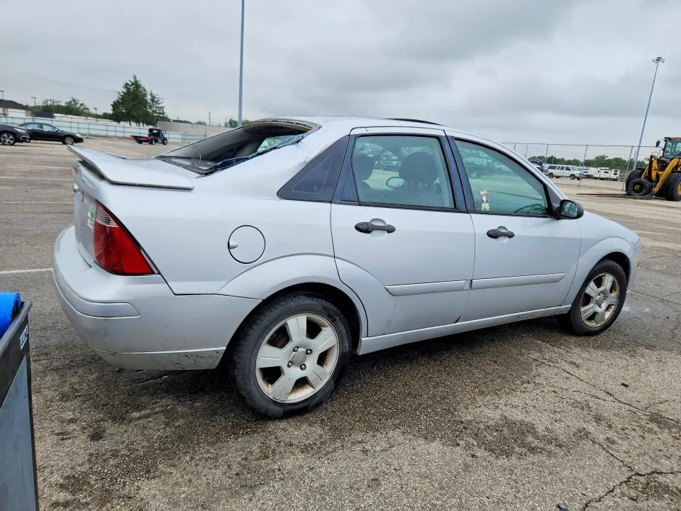1FAHP34N77W171718 — 2007 FORD FOCUS photo 3