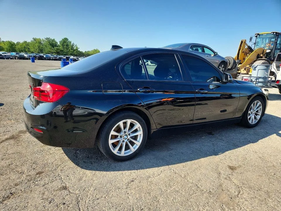 WBA8E5G53GNU21420 — 2016 BMW 320 photo 3