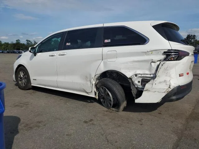 5TDKRKEC6MS043743 — 2021 TOYOTA SIENNA LE photo 2