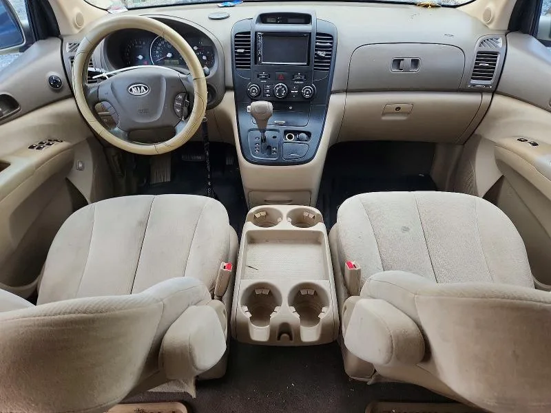 KNDMB233386246725 — 2008 KIA SEDONA photo 8