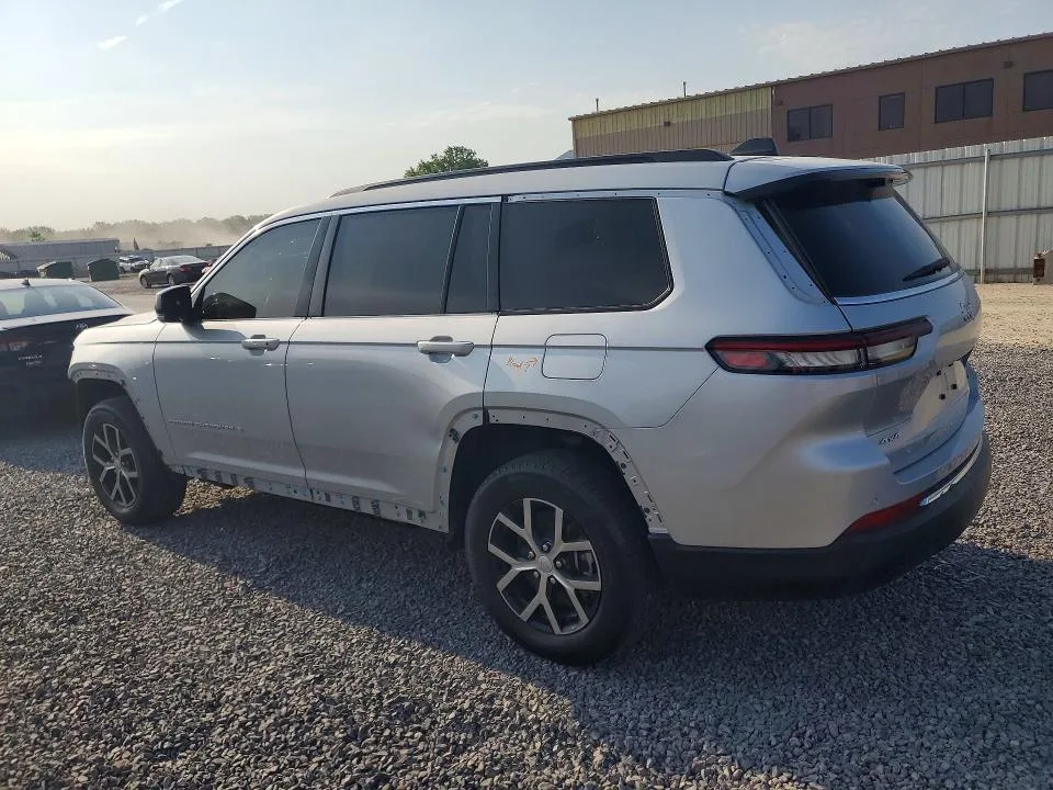 1C4RJKBG9R8602968 — 2024 JEEP GRAND CHEROKEE photo 2