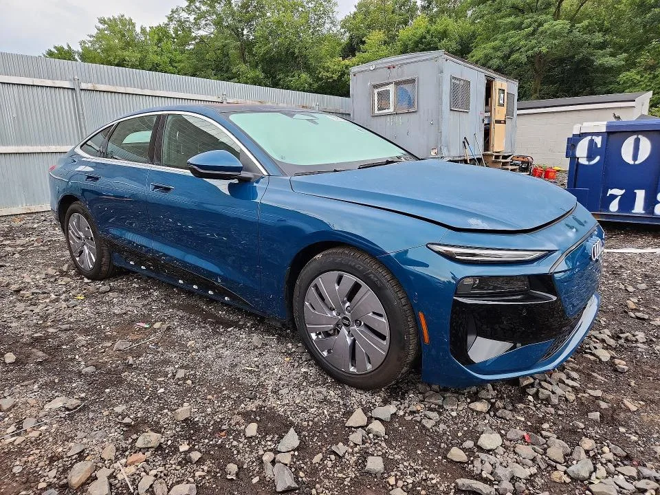 WAUFFAFC8FN010140 — 2025 AUDI A6 E-TRON photo 4