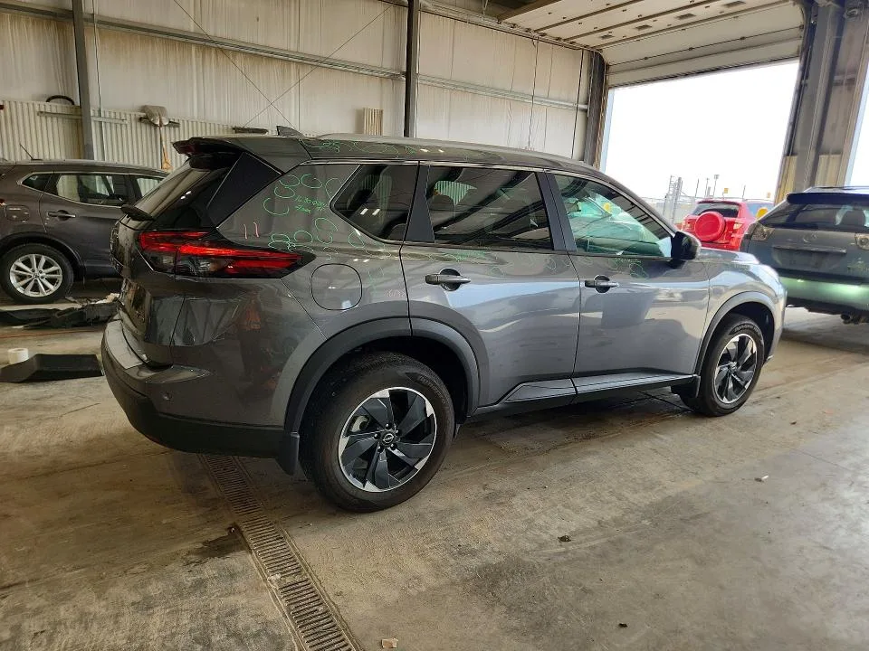 5N1BT3BB8RC755453 — 2024 NISSAN ROGUE photo 3