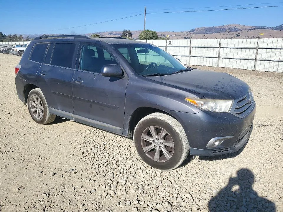 5TDBK3EH3DS274458 — 2013 TOYOTA HIGHLANDER photo 4