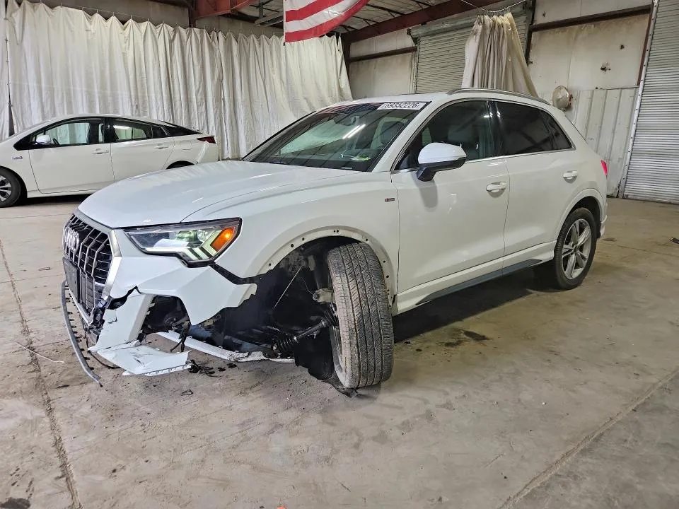 WA1EECF38M1152340 — 2021 AUDI Q3