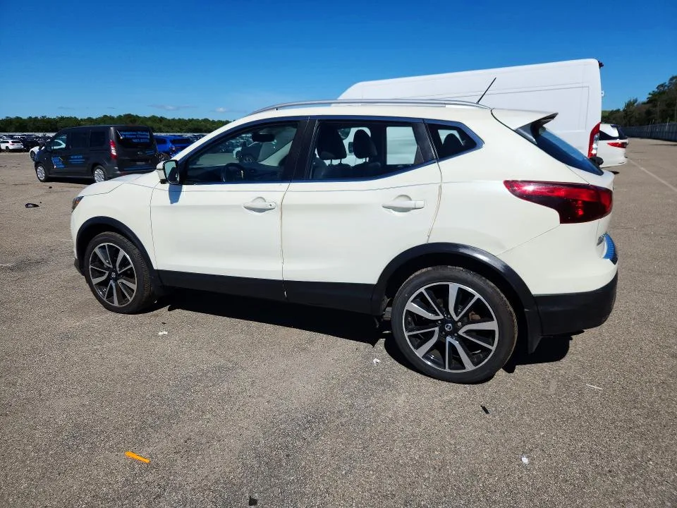 JN1BJ1CR4HW118912 — 2017 NISSAN ROGUE SPORT photo 2