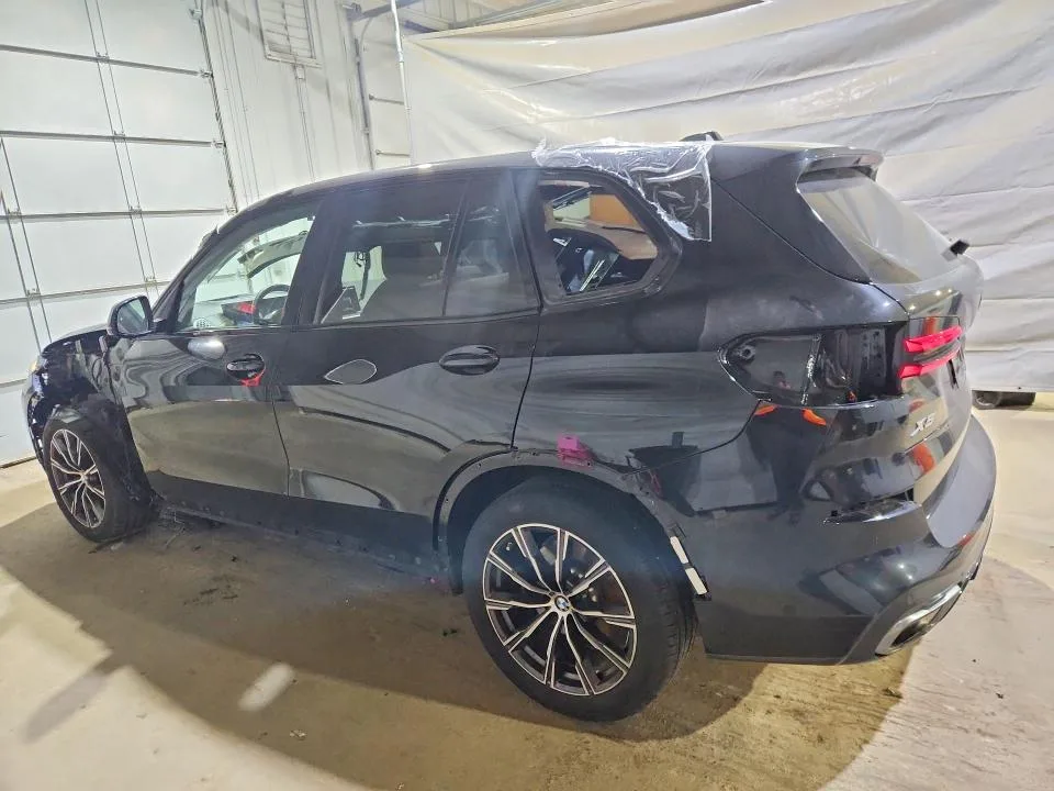5UX23EU01R9U20798 — 2024 BMW X5 photo 2